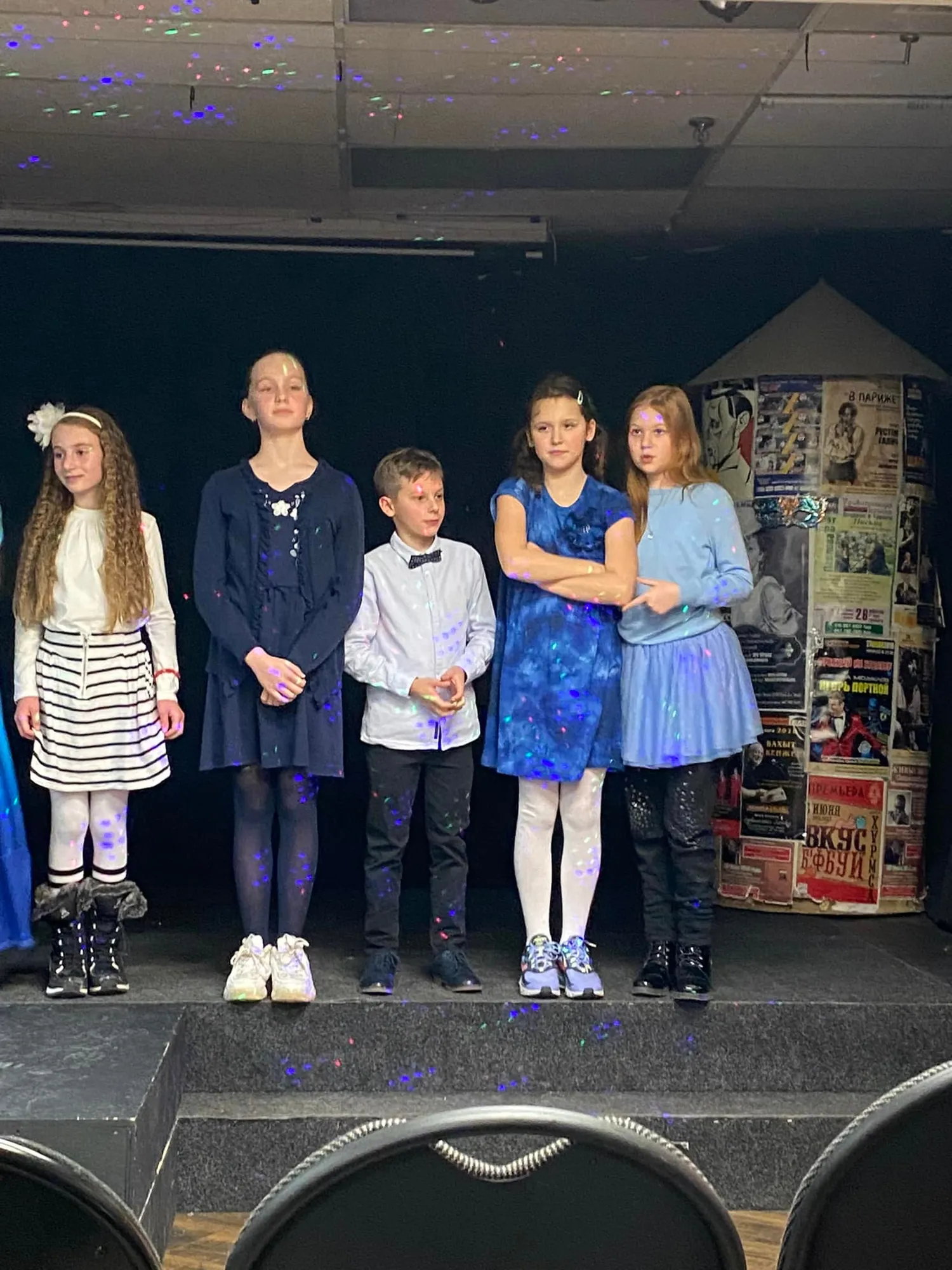Children singing together at the La La Larks first concert